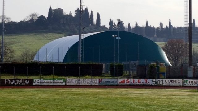 Ricoperta la tensostruttura